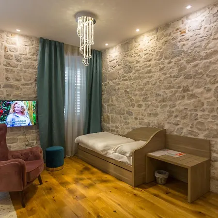 Tifani Luxury Split
