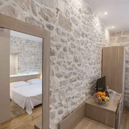 Tifani Luxury Split