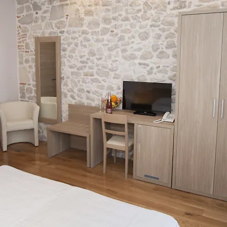 Tifani Luxury