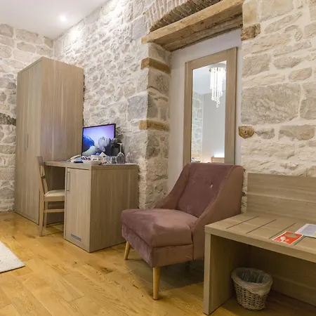 Gostinjska kuća Tifani Luxury 4*