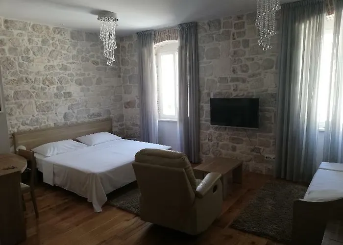 Tifani Luxury Konukevi Split