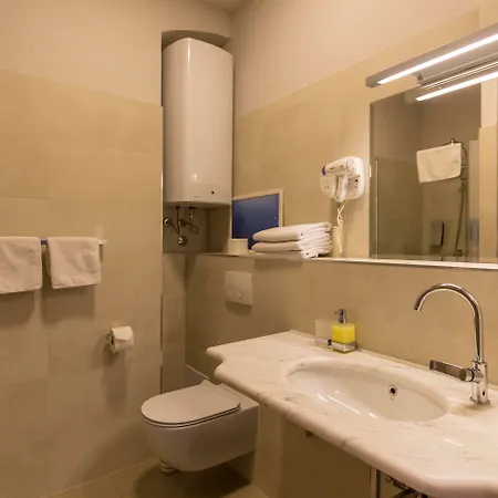 Pensión Tifani Luxury 4*
