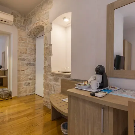 Pensión Tifani Luxury 4*
