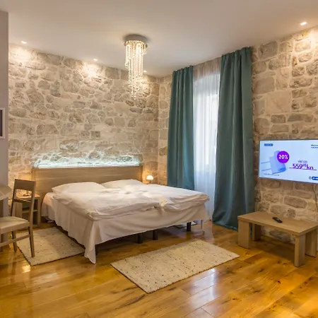 Pensión Tifani Luxury