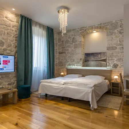 Tifani Luxury Pensión