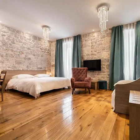Pensión Tifani Luxury