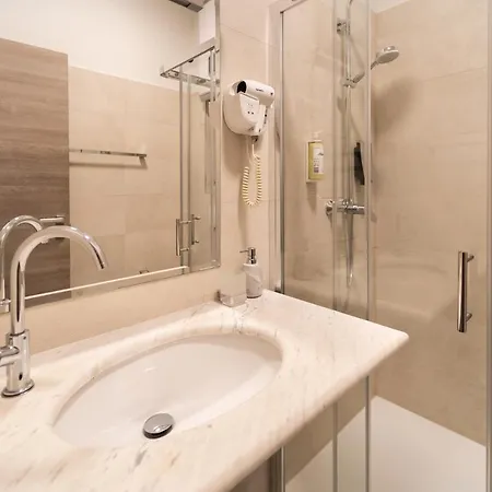 Tifani Luxury Pensión 4*