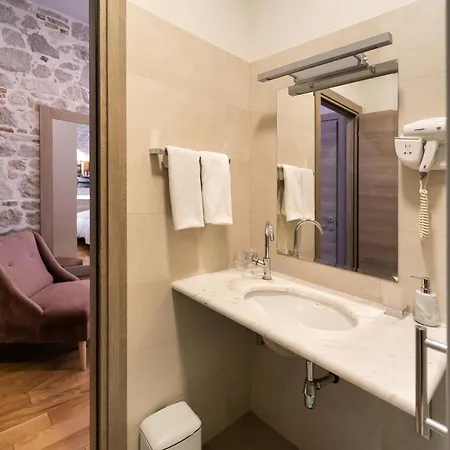 Tifani Luxury Pensión