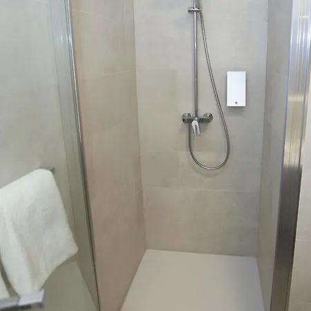Tifani Luxury Pensión Split