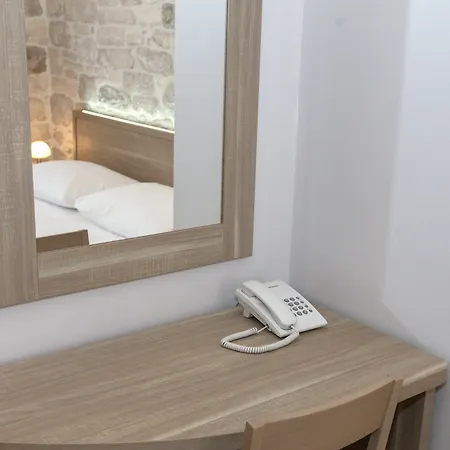 Tifani Luxury Pensión