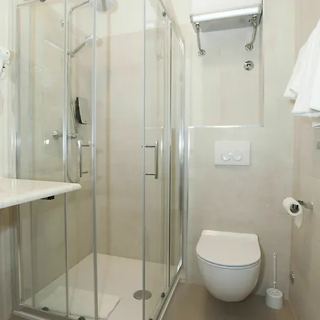 Tifani Luxury Pensión Split