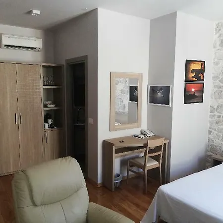 Pensión Tifani Luxury Split